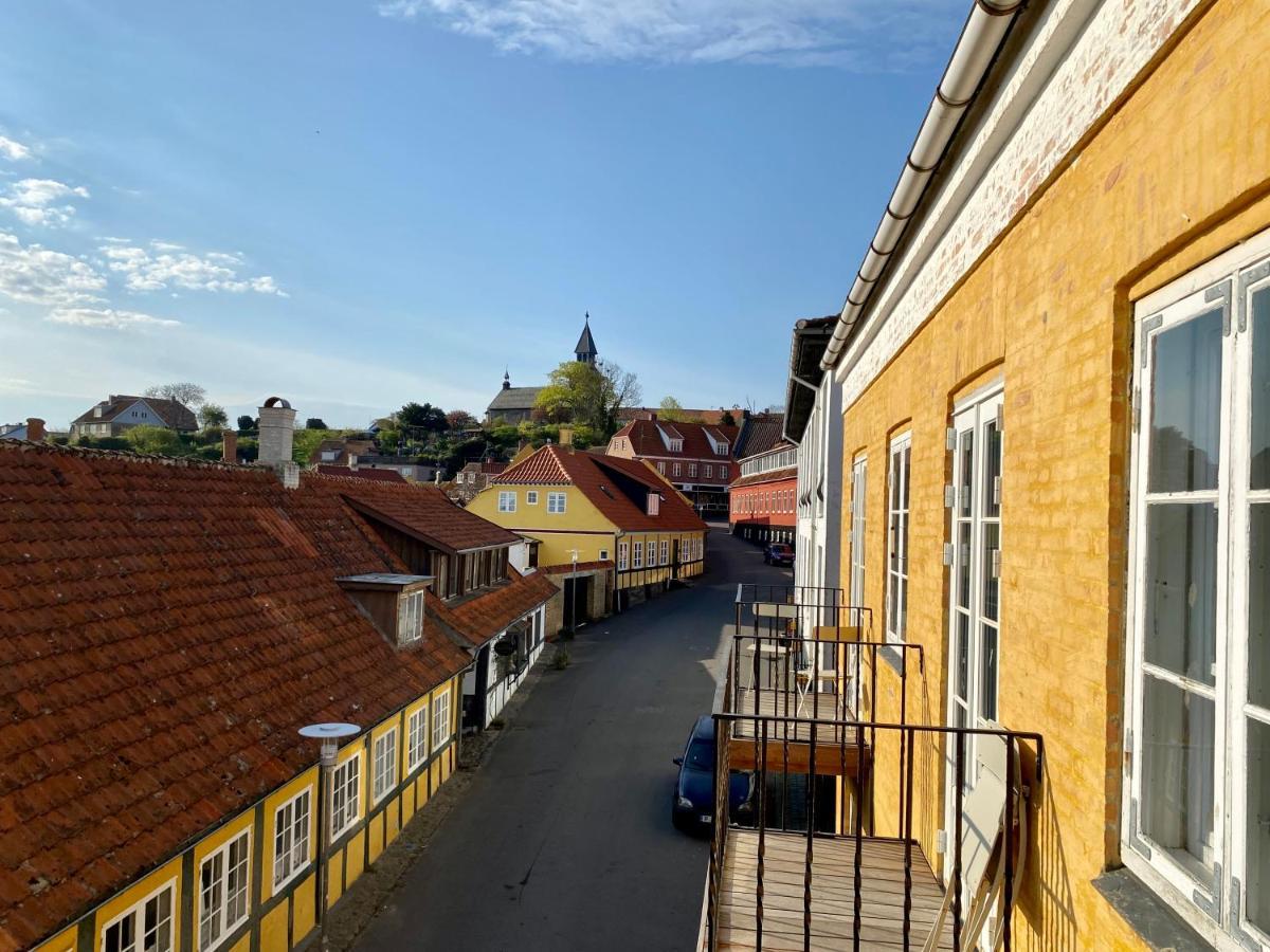 Jantzens Hotel Gudhjem Exteriör bild
