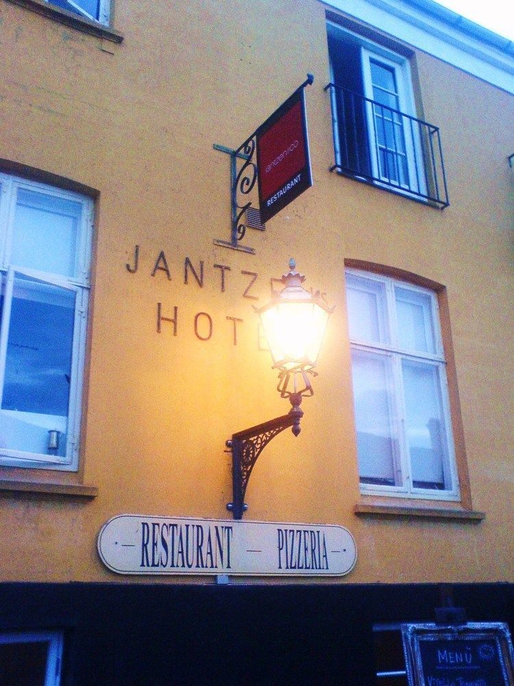 Jantzens Hotel Gudhjem Exteriör bild